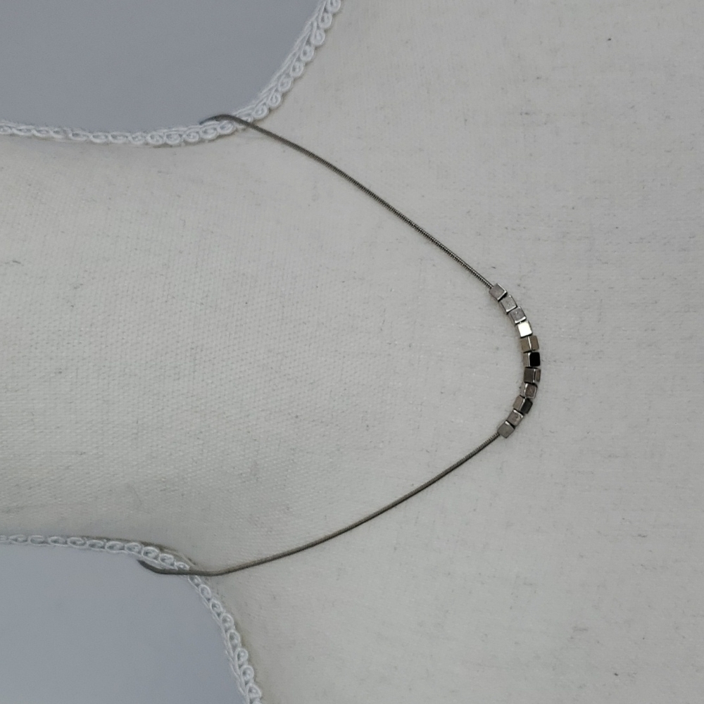 Block Necklace - Picture 2 of 3